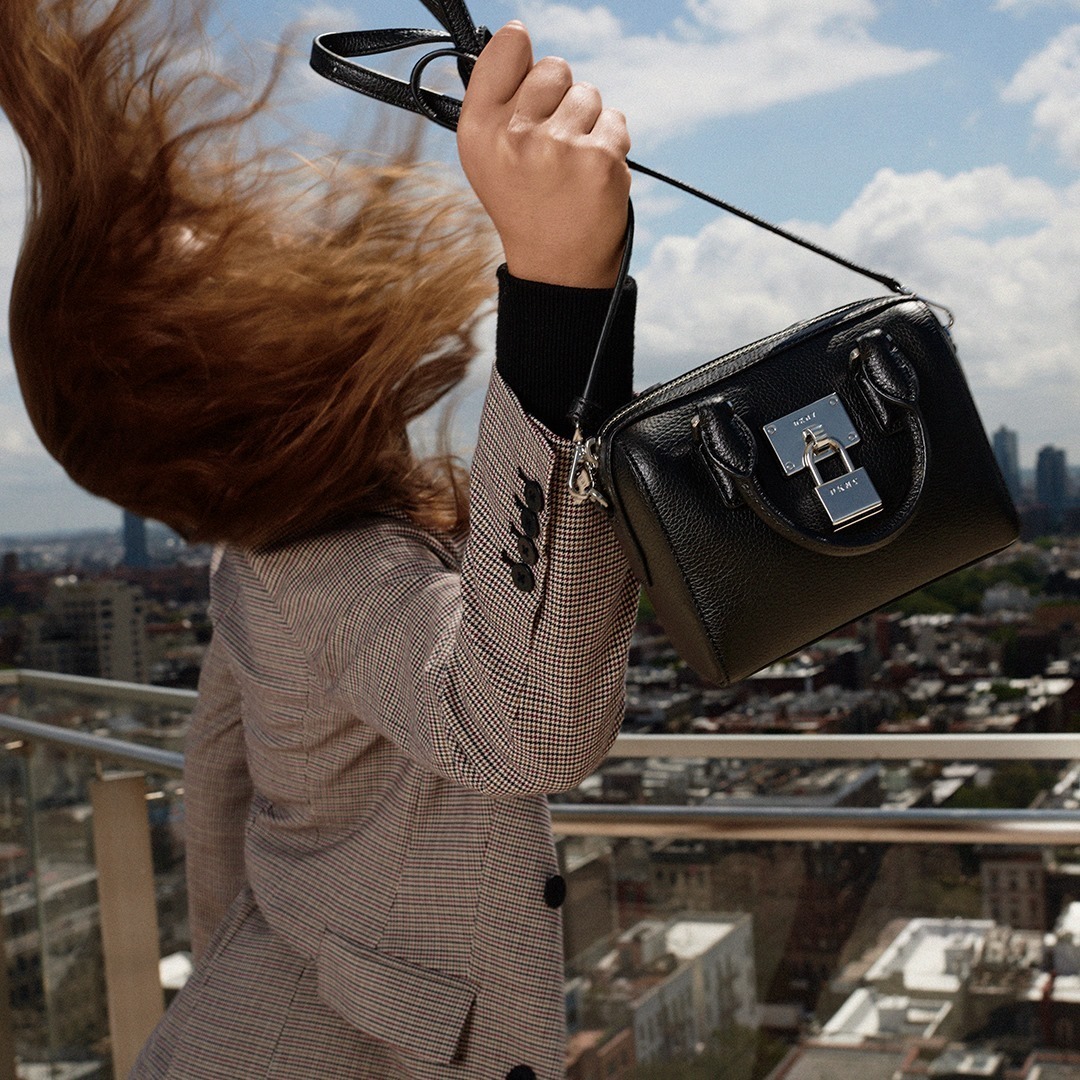 DKNY - Live in the moment.
Tap to shop the Elise Mini Box Crossbody. #DKNYSTATEOFMIND