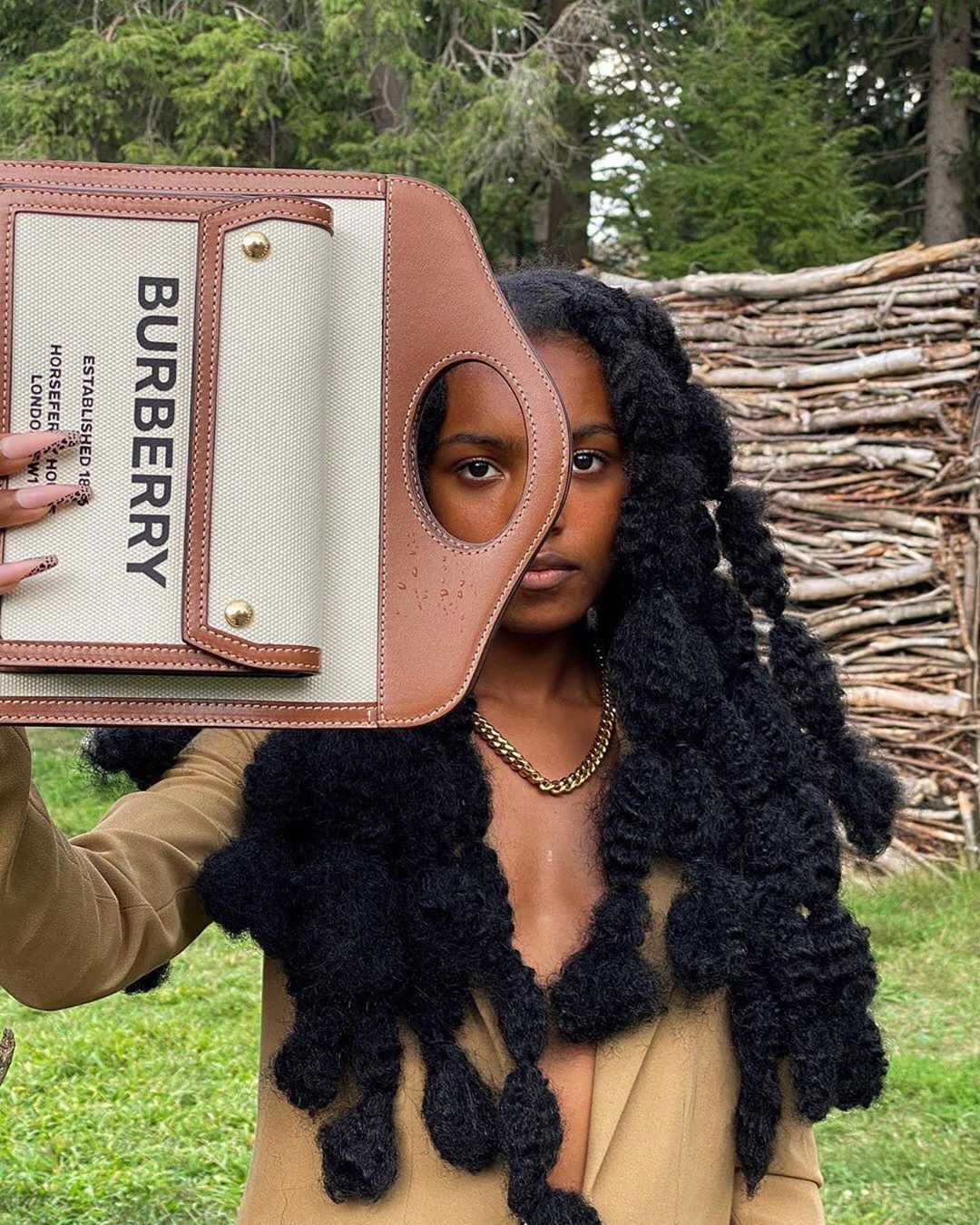 Burberry - @IsThisFate in the great outdoors with her mini canvas and leather Pocket Bag
.
#ThePocketBag
#BurberryGeneration