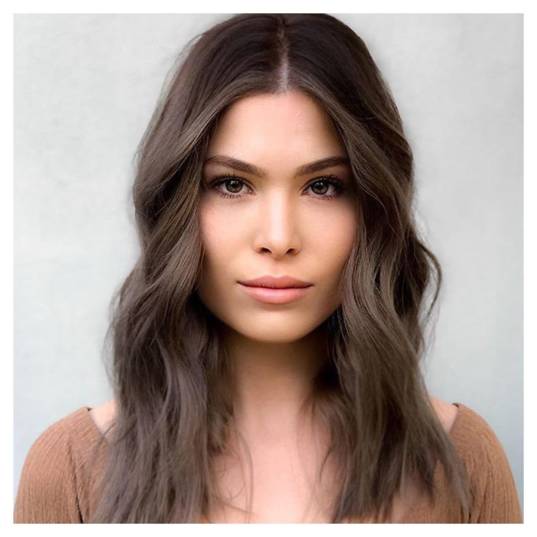 L'Oréal Professionnel Paris - Hair by @mr.roberthair 🇩🇪
.
Let’s talk technique!
.
🇺🇸/🇬🇧 If you never had your hair dyed, this low profile French Balayage is a good start.. It’s a smooth change without...