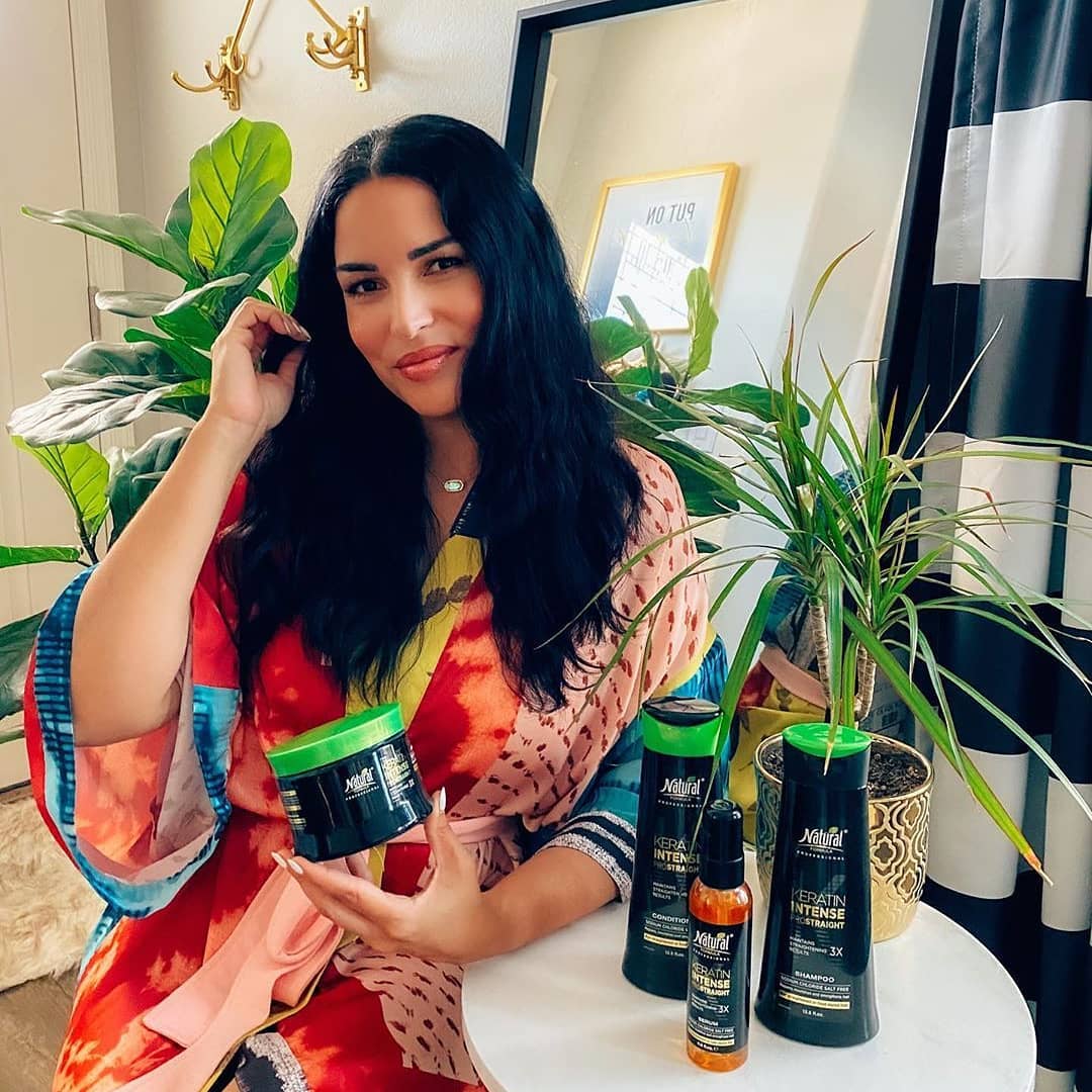 Natural Formula USA - For heat-treated hair, hydration is always key! But with the warm weather coming up, it's even more important to focus on nourishing your locks 💧⁣
⁣
Special thanks to @thedressyc...