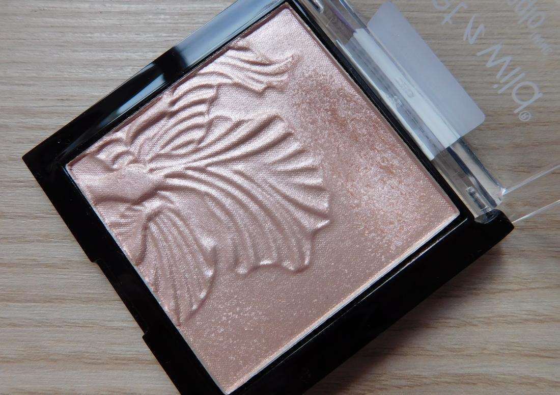 Хайлайтер Wet`n`Wild в оттенке E319B Blossom Glow - отзыв3 Хайлайтер Wet`n`Wild в оттенке E319B Blossom Glow