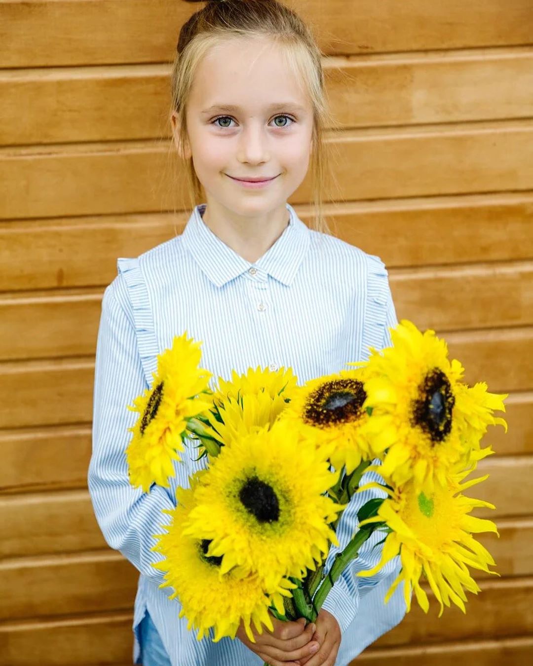 Гипермаркет цветов - Этот солнечный  букет может подарить человек только с щедрой широкой душой. Он напоминает бескрайние поля южной России, гостеприимные и щедрые, как сама природа этих мест. В...