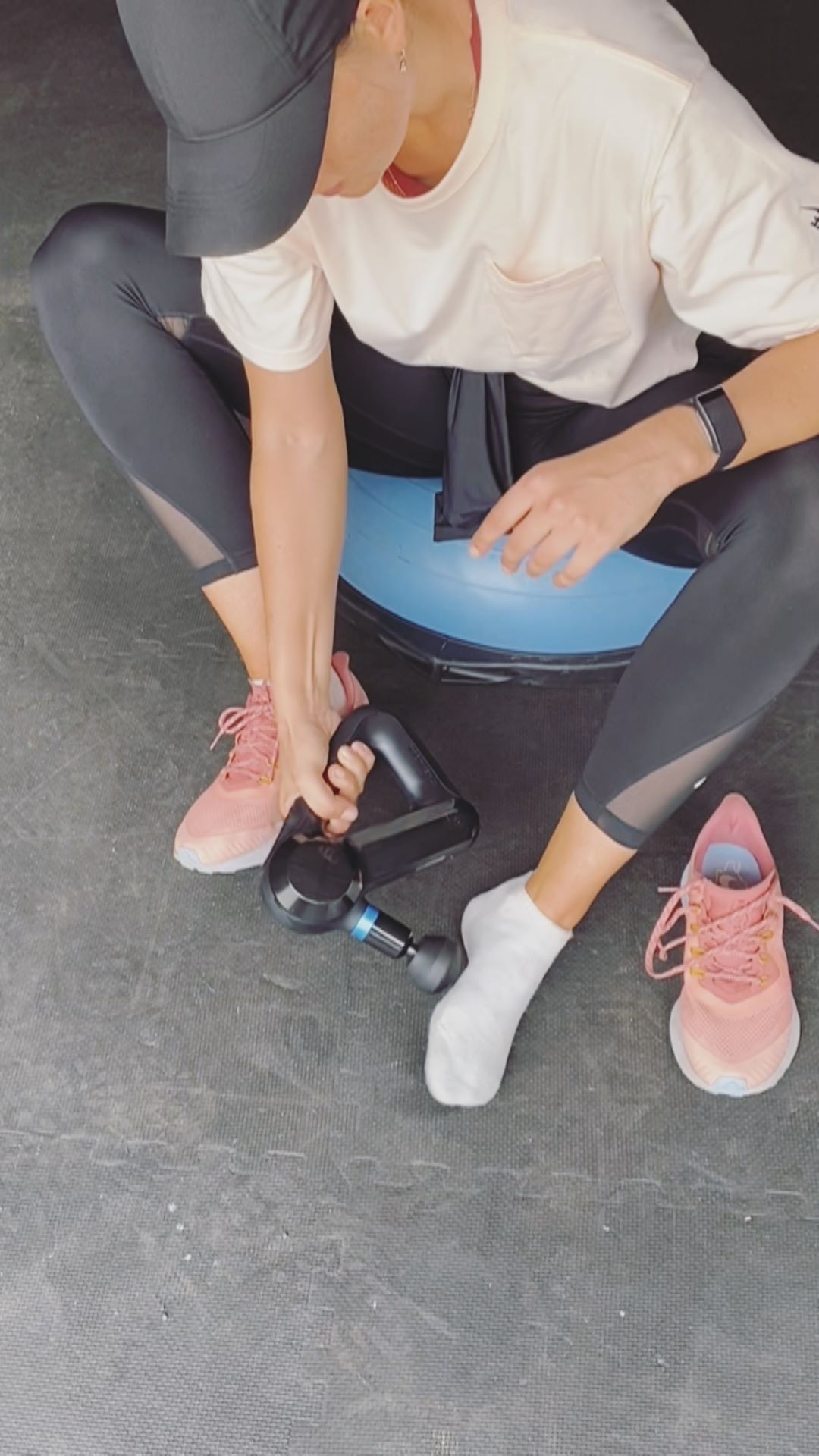 Maria Sharapova - Many asked how I use my @therabody device. Here are snippets from pre + post workouts. 🥊🤸‍♂️🎥