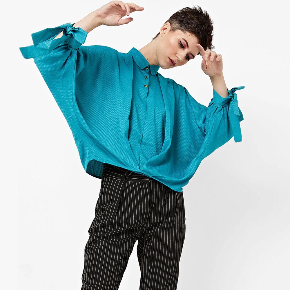 AJIO. com - Sleeves big enough to carry you through to the weekend in style. Hang in there!
.
.
Shop the season’s trendiest picks at 50-90% off at the AJIO.com Giant Fashion Sale. Hit #linkinbio to sh...