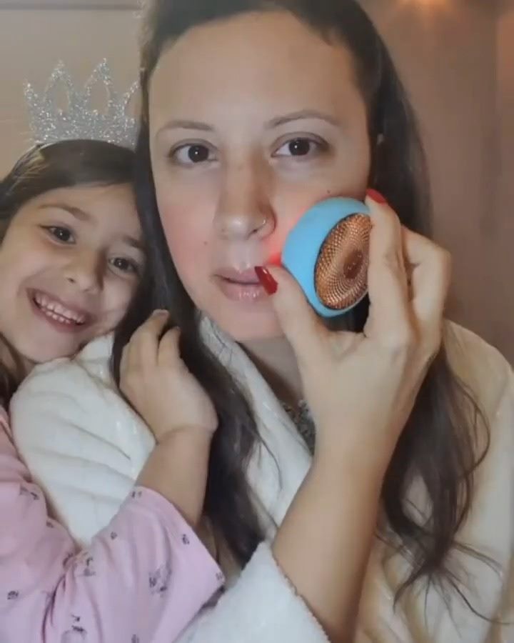 FOREO - "My UFO smart masking device by FOREO Sweden provides a custom experience to each type of mask I choose to apply. The best part? It takes only 90 seconds, the perfect solution for moms!" -Mari...