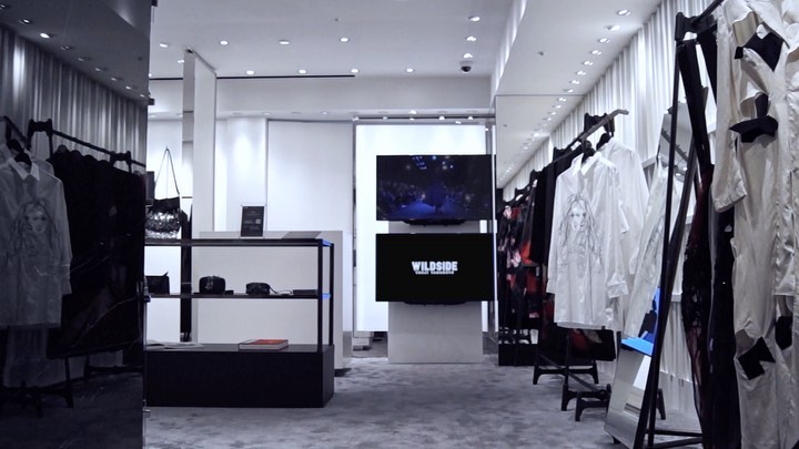 Yohji Yamamoto - Yohji Yamamoto unveiled a temporary store in Tokyo. 
Available the show pieces from Yohji Yamamoto SS20 collection⁠

#YohjiYamamoto #YohjiYamamotoPOURHOMME #discordYohjiYamamoto⁠

We...