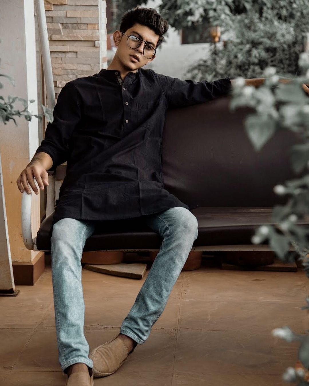 MYNTRA - Looking at the trending memes & wondering who is this #Binod ? 
📸 @fenil_ganatra
For similar styles look up product code: 10711542 / 6914199 / 11653402 / 6968228
For more on-point looks, styl...