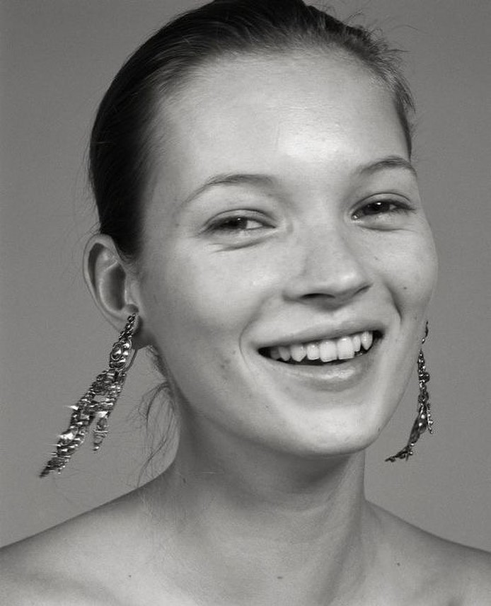 ROOS AND ROOS Parfums - Happy and free...
.
.
.
#roosandroos #hauteparfumerie #libertéégalitéféminité #parfumsdexception #luxuryfragrance #moodtoday #liberte #freedom #bwphotography #katemoss