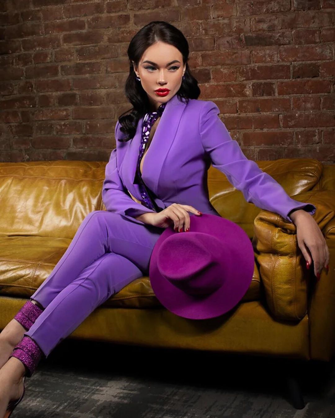 Яна Кошкина,  эта яркая фотосессия была настоящим экспериментом!💜💛