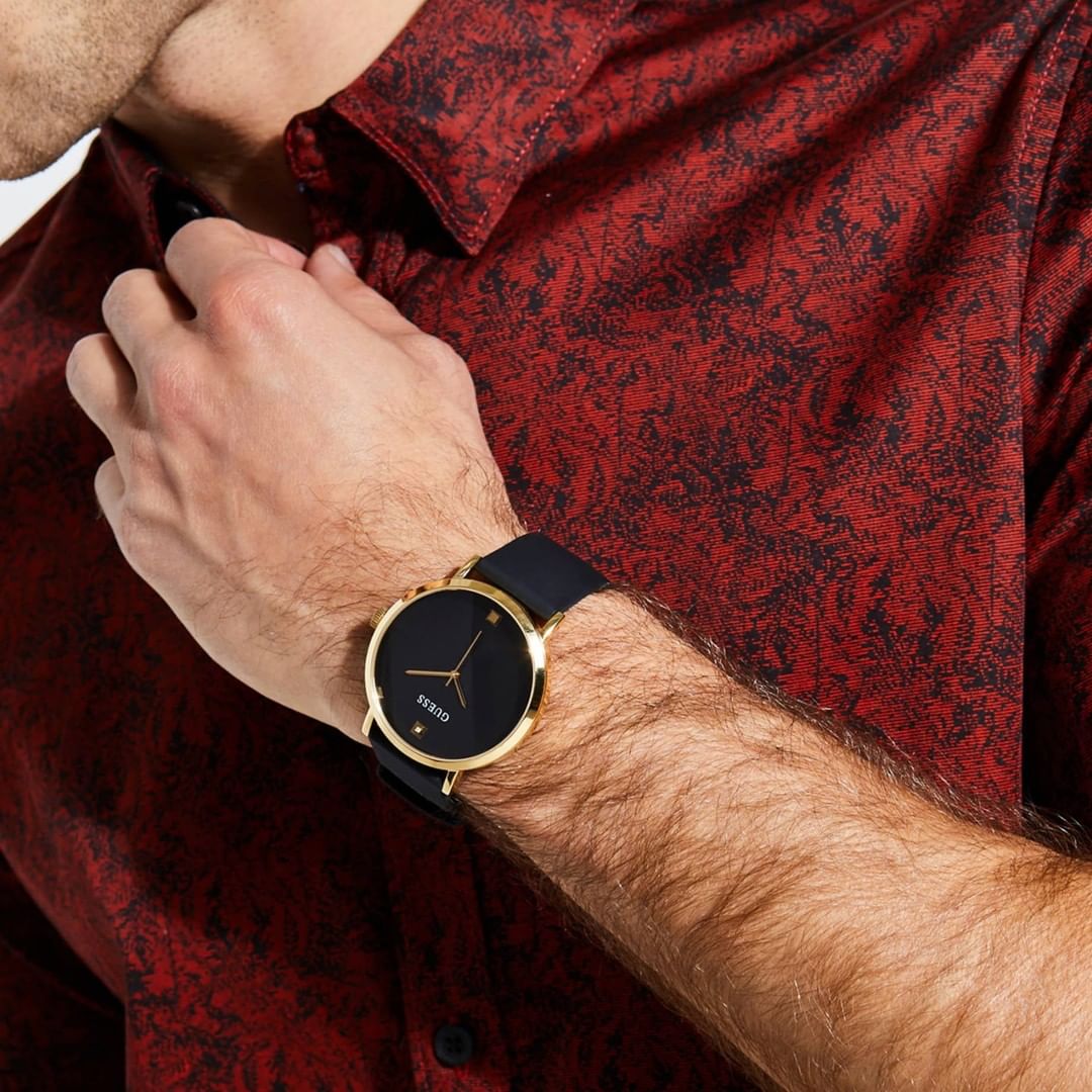 Watches2U - Minimalism goals with this gold and black beauty from GUESS.⁠
⁠
⌚Guess Mens W1264G1⁠⁠
📷@Guesswatches⁠
⁠
.⁠
.⁠
.⁠
⁠
#minimalism #guesswatches #masterpiece #w2u #watches2u #timepiece #watche...