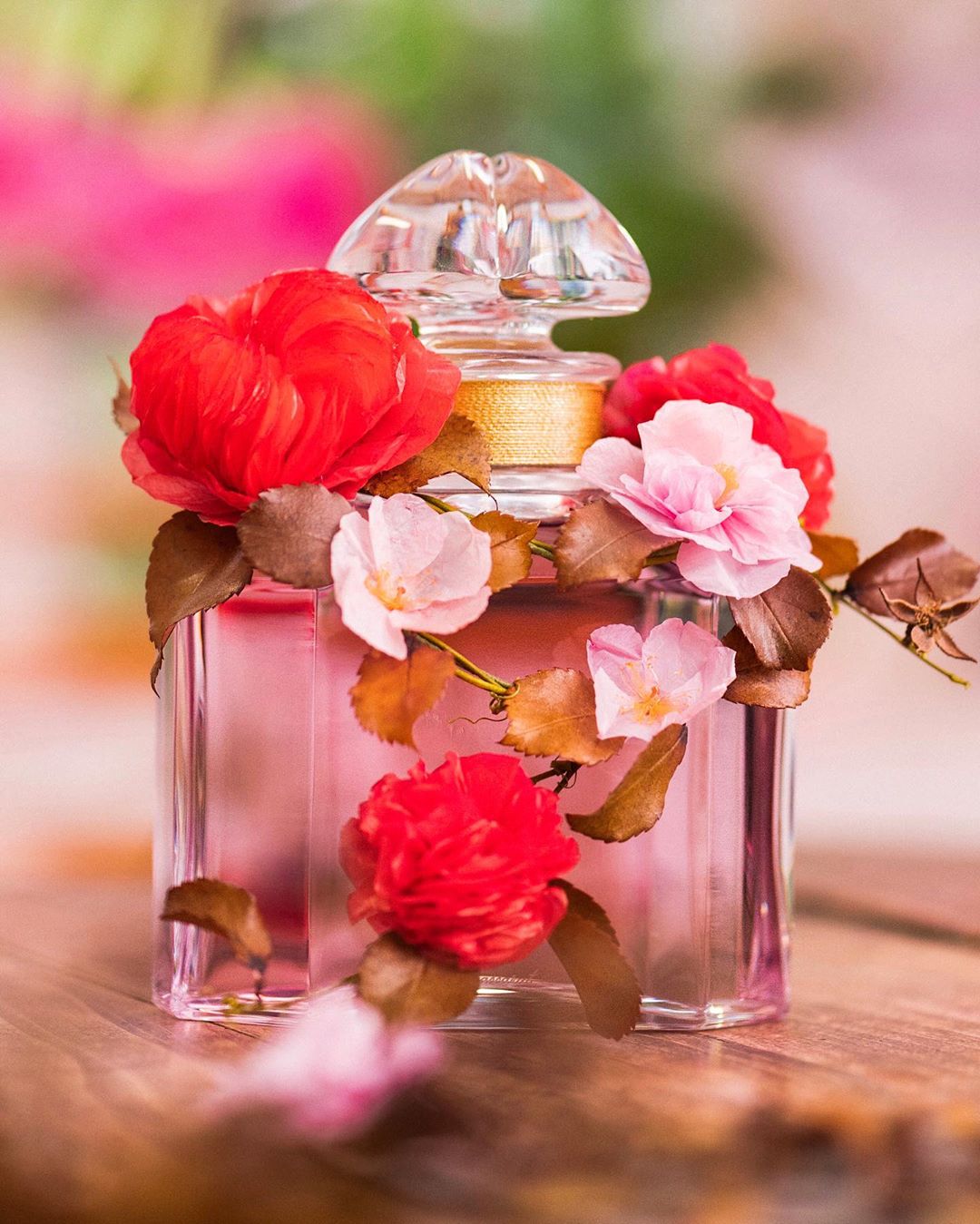 Guerlain - Mon Guerlain Prestige Edition: an unexpected oeuvre d'art crafted by upcycling artist William Amor.

Born of a unique collaboration with French visual artist William Amor, committed to sust...