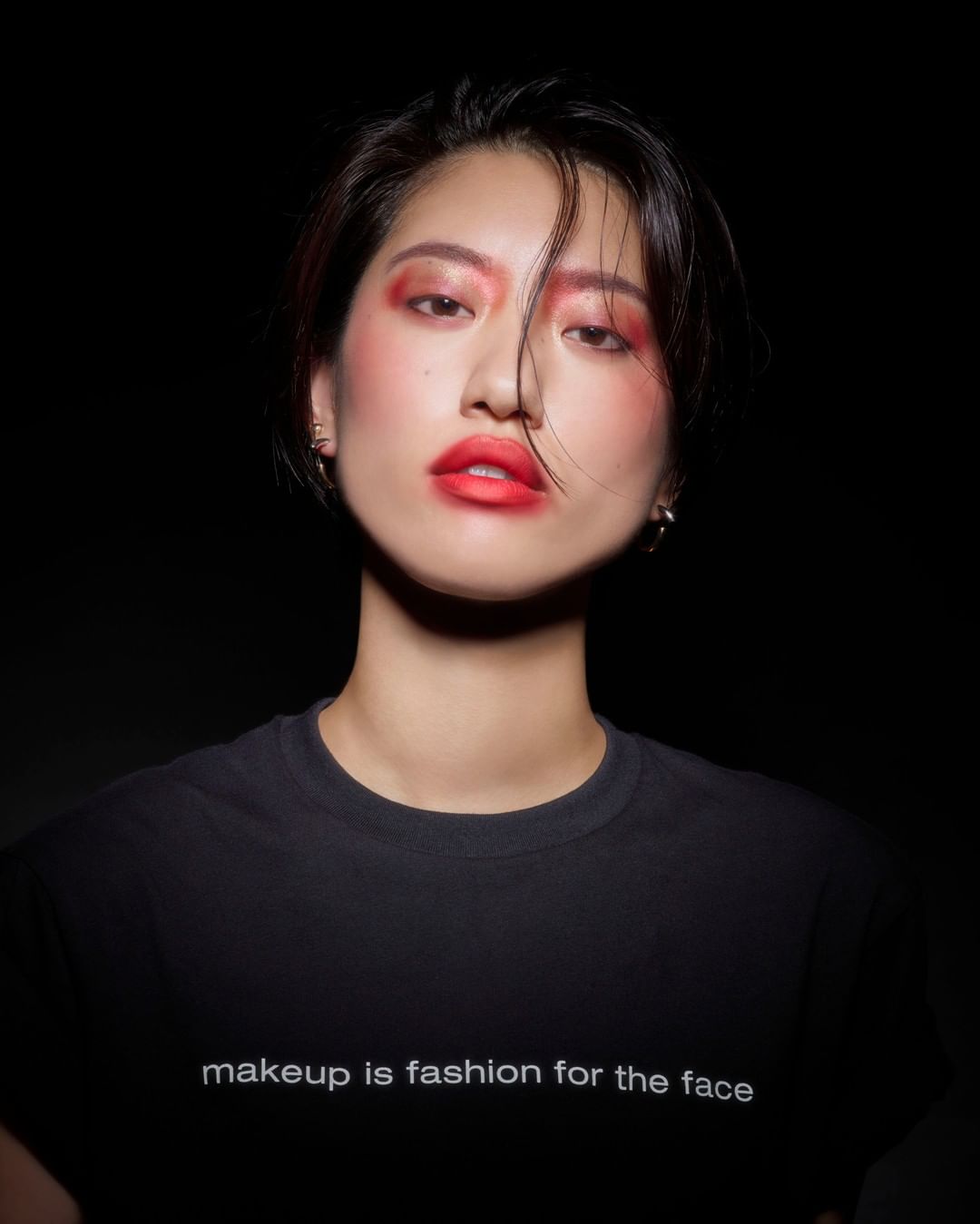 shu uemura - "makeup is fashion for the face" -- mr. shu uemura.⁠
⁠
with a new day comes new strength and new thoughts, so let makeup dress your day. 💄⁠
⁠
@⁠uniqlo.ut⁠
#shuuemura #UT #shuartistry #shu...