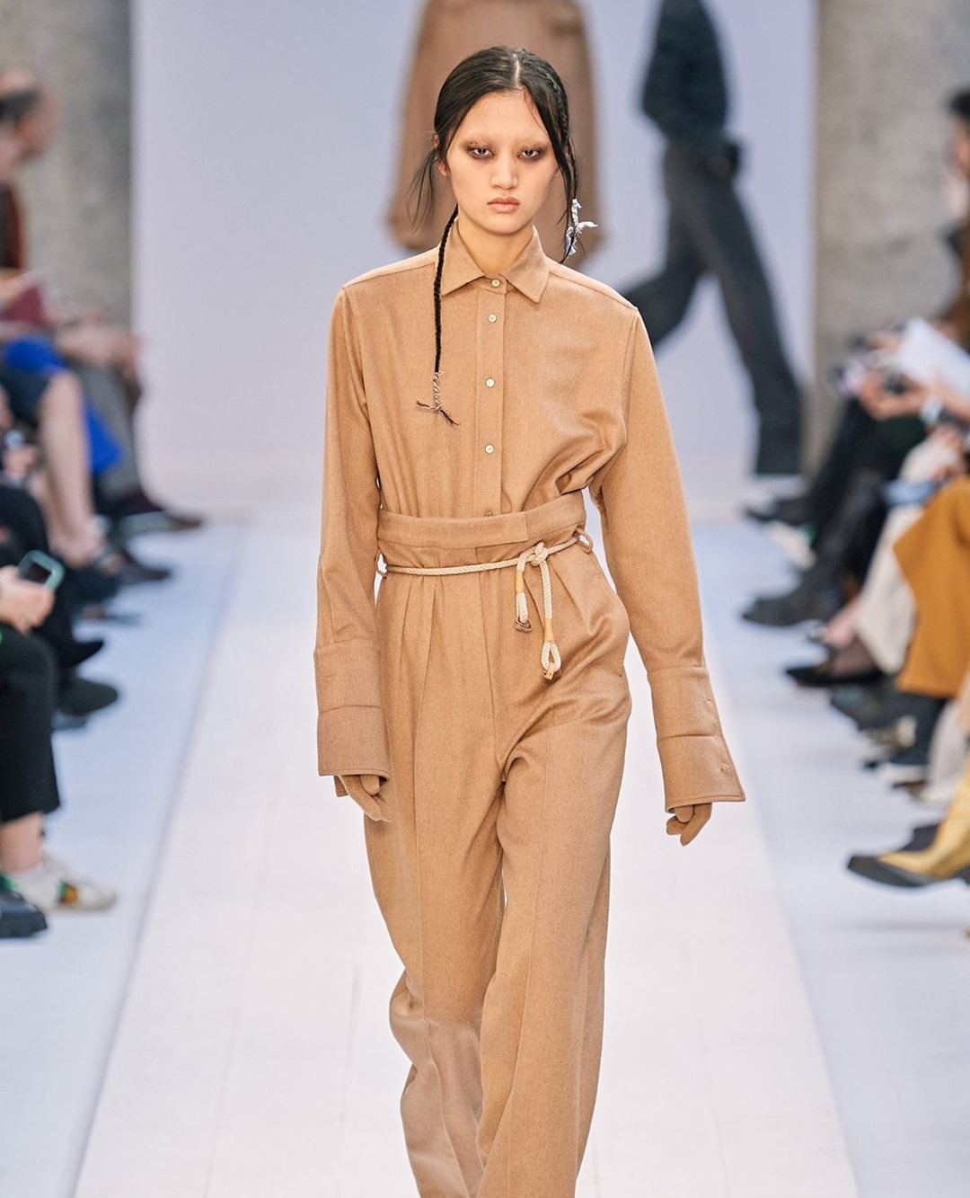 A N T O N I O L I . E U - Runway look: @maxmara camel silk and mohair trousers