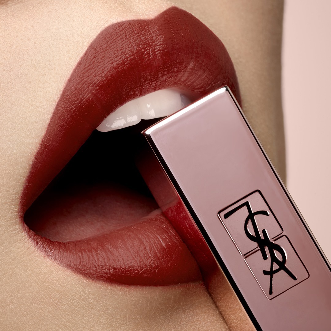 YSL Beauty Official - A transgressive vision of feminity. 
Go uncensored, with the highly-pigmented glowy matte of THE SLIM GLOW MATTE lipstick.
SLIM GLOW MATTE in N°202 INSURGENT RED
#yslbeauty #illi...