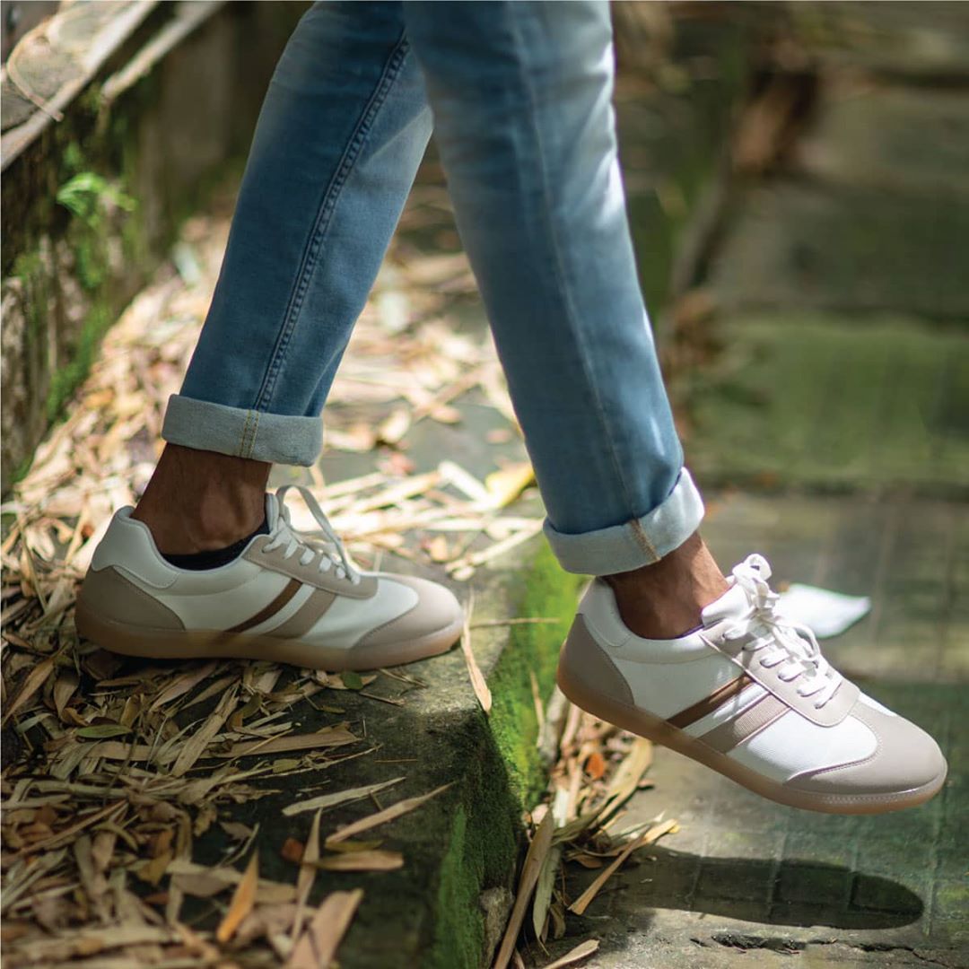 Lifestyle Stores - Life is too short to wear boring shoes! Get the best of casual shoes and style it with your denim look, like these color-blocked lace-up ones from Forca by Lifestyle!
.
Tap on the i...