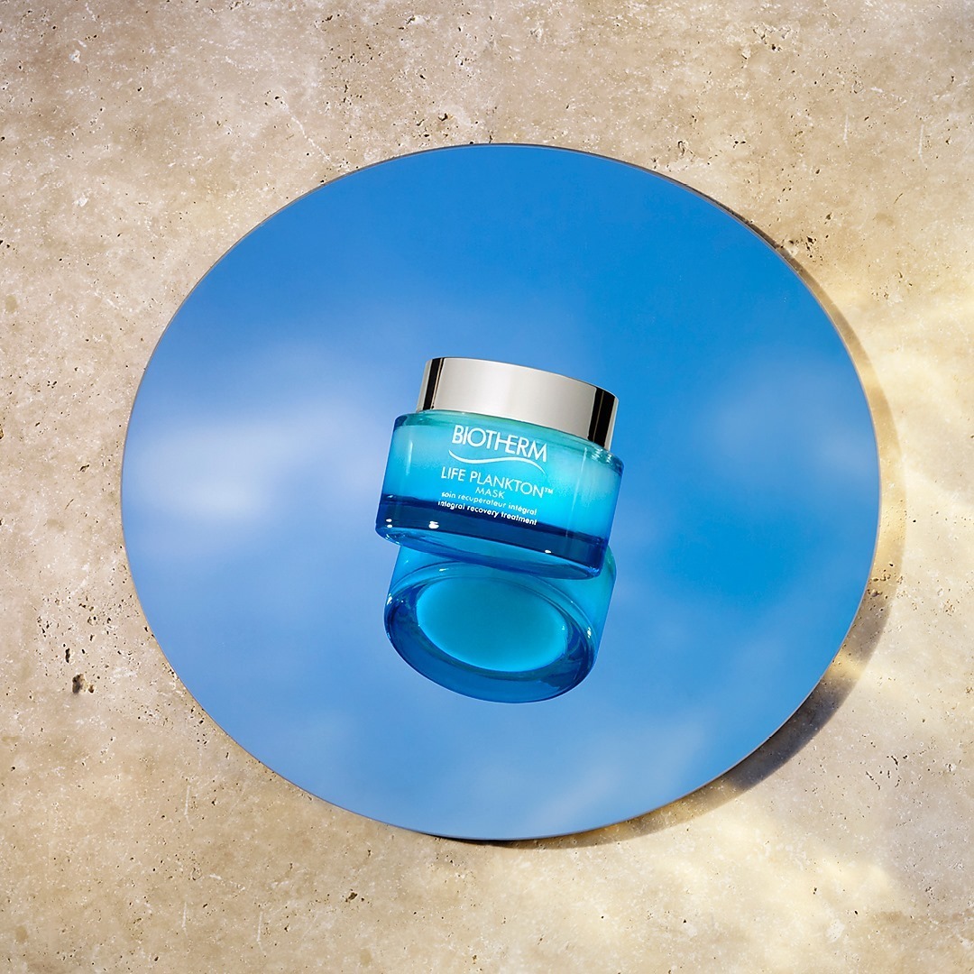 BIOTHERM - Wake up to luminous, glowing, healthy skin with nightly use of Life Plankton™ Mask. 

This hydro gel facial mask wraps the skin in a high concentration Life Plankton™ probiotic fraction to...