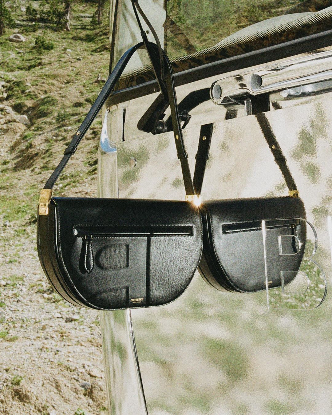 Burberry - Ahead of the curve
.
The new Olympia bag has arrived for #BurberryAutumnWinter20. Crafted from smooth structured leather in saturated tones, its curved shape is inspired by the Olympia Lond...