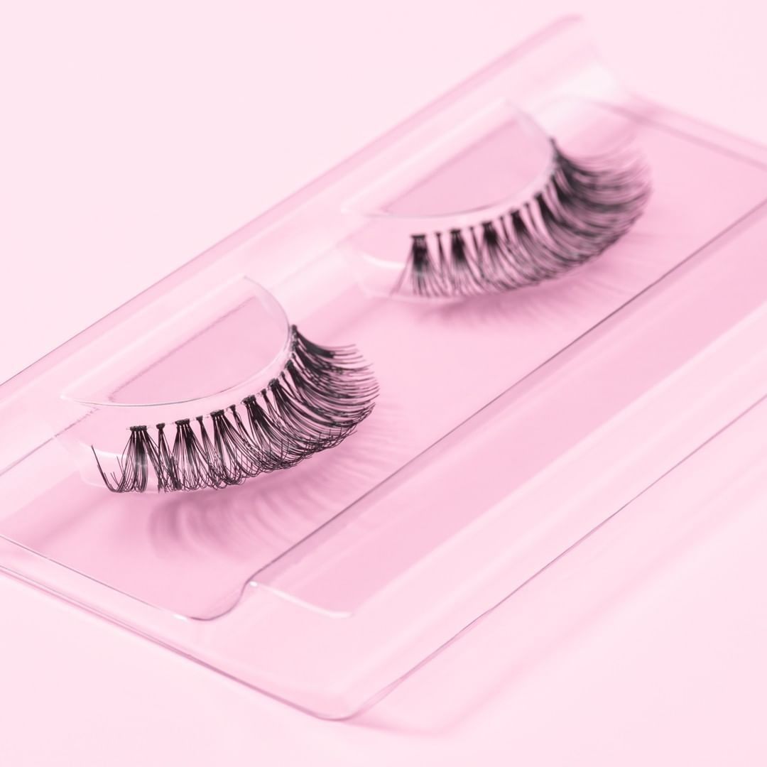 MISSLYN - Strip eyelashes for a three-dimensional look. The high-quality strip lashes are made of hair-identical synthetic material and are handwoven. 😍⠀⠀⠀⠀⠀⠀⠀⠀⠀
⠀⠀⠀⠀⠀⠀⠀⠀⠀
3D Eyelashes No. 74 ⠀⠀⠀⠀⠀⠀⠀⠀...