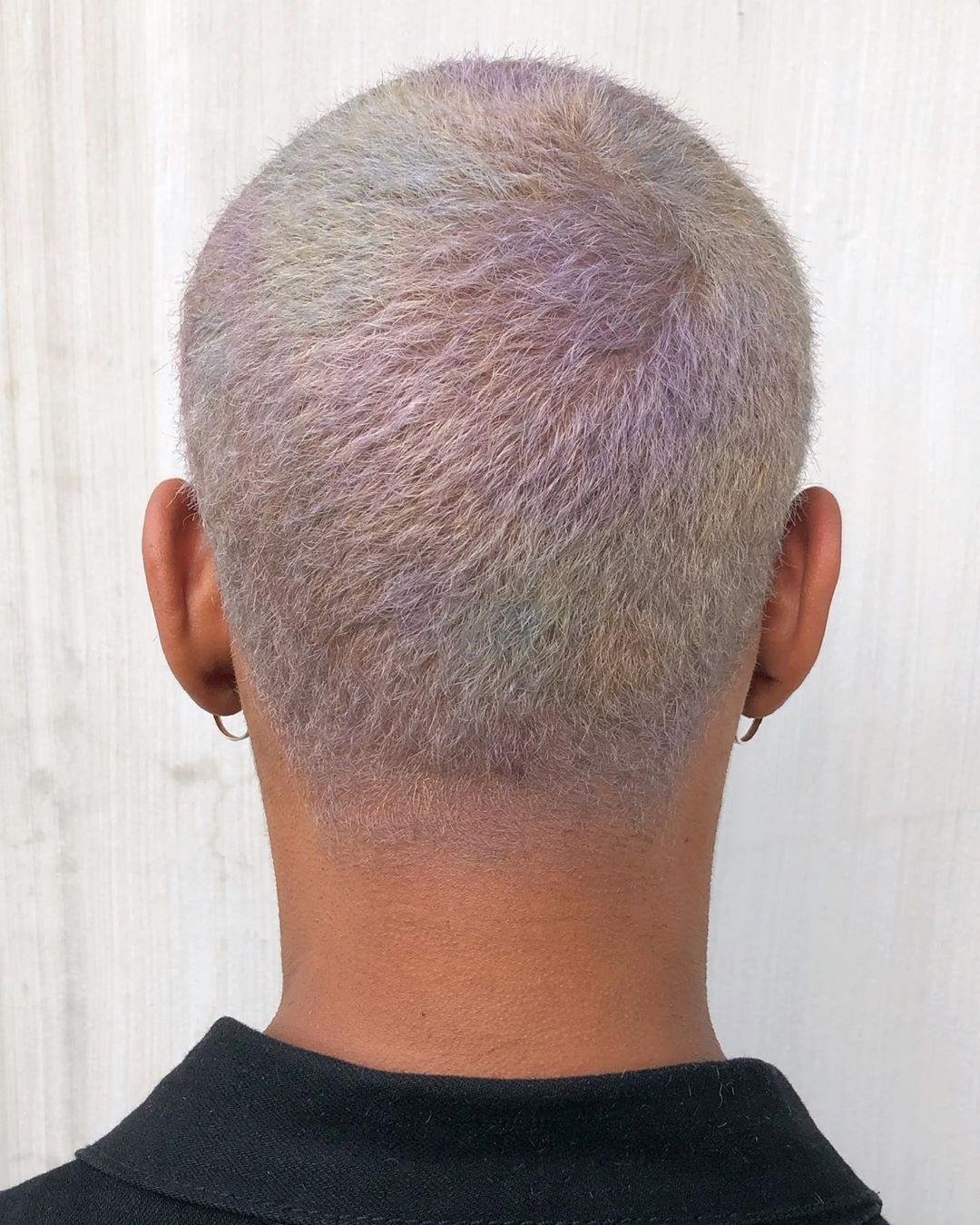 Schwarzkopf Professional - Remember: pastels are not just for girls 😉

*Formula* 👉 @hairby.vivicreated a colour palette that's out of this world with #BLONDME Bond Enforcing Premium Lightener 9+ (20 V...