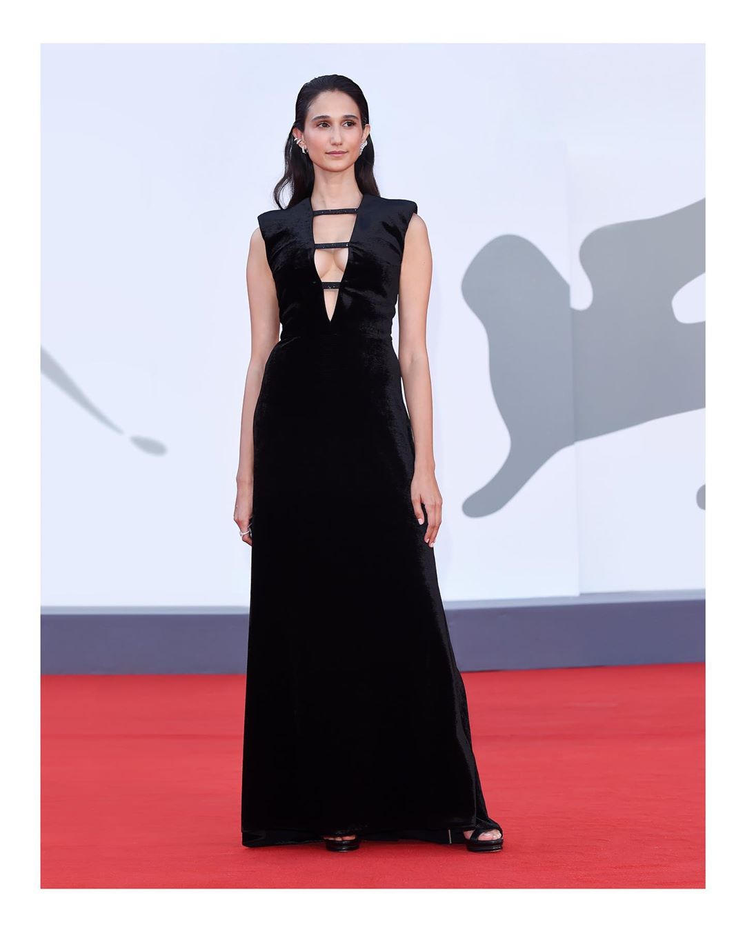 Giorgio Armani - Italian actress Linda Caridi chose a black velvet Giorgio Armani gown for the Opening Ceremony of the @labiennale Venice Film Festival.
#Venezia77 #ArmaniStars