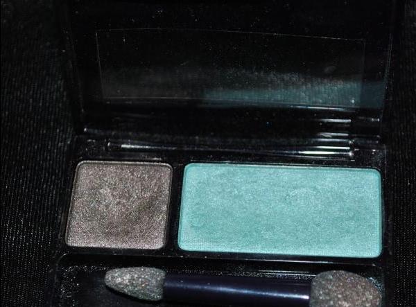 A sample of the pen.... peacock. Yves Rocher Couleurs Nature Intence Color Eyeshadow Duo – Shade powder eyeshadow 