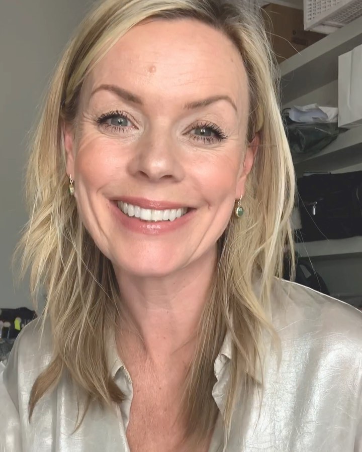 Max Factor - Celebrity makeup artist @carolinebarnesmakeup has chosen her Max Factor poducts she can't live without! From a glow-boosting base, to a false lash look mascara, swipe up on our stories to...