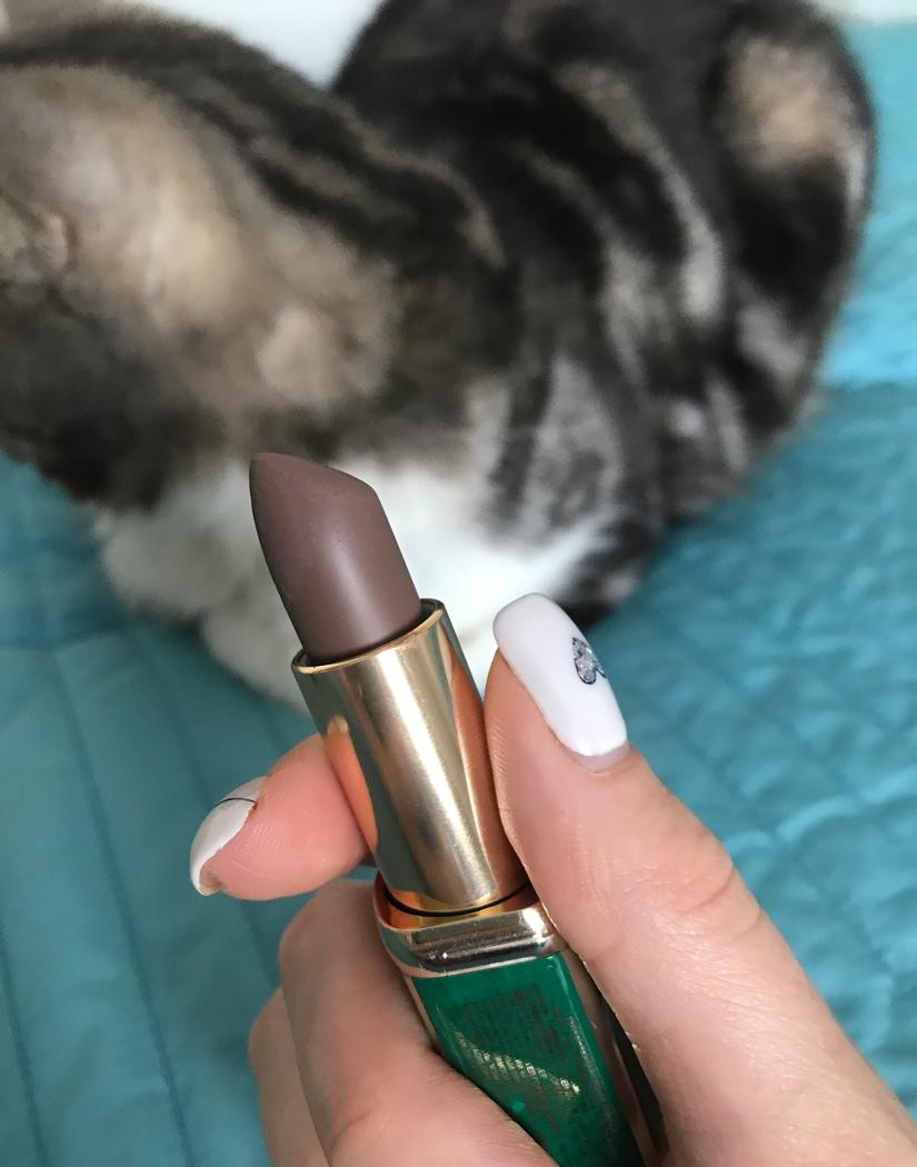 Коллаборционное детище L’Oréal и Balmain в оттенке Glamazone2 Коллаборционное детище L’Oréal и Balmain в оттенке Glamazone