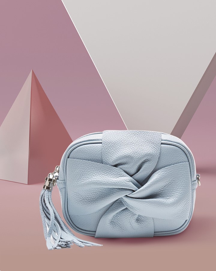 Bata Brands - Carry your essentials in elegant fashion with this beautiful bowed clutch, just launched with the brand NEW collection. Head to the Bata e-shop to get your hands on it!
.
.
.
.
.

#BataS...