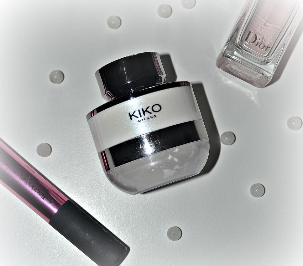 Kiko milano powder. Пудра Kiko Milano Invisible Touch. Kiko Milano Invisible Touch face fixing Powder. Kiko Milano Powder Invisible Touch face Powder. Kiko Milano Colour correction face fixing Powder.