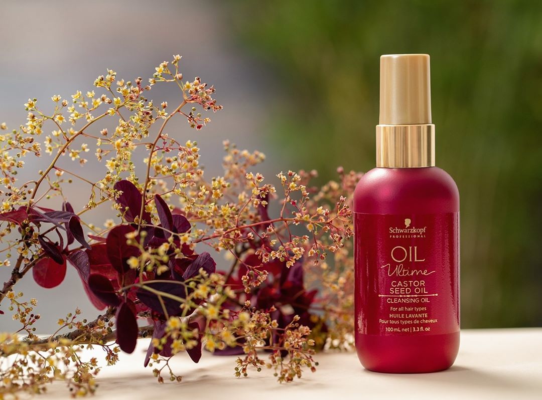 Schwarzkopf Professional - Create a mindful and relaxing experience with #OilUltime…
Formulated with 100% natural Castor Seed Oil, this Cleansing Oil gently cares for the hair and scalp –leaving hair...