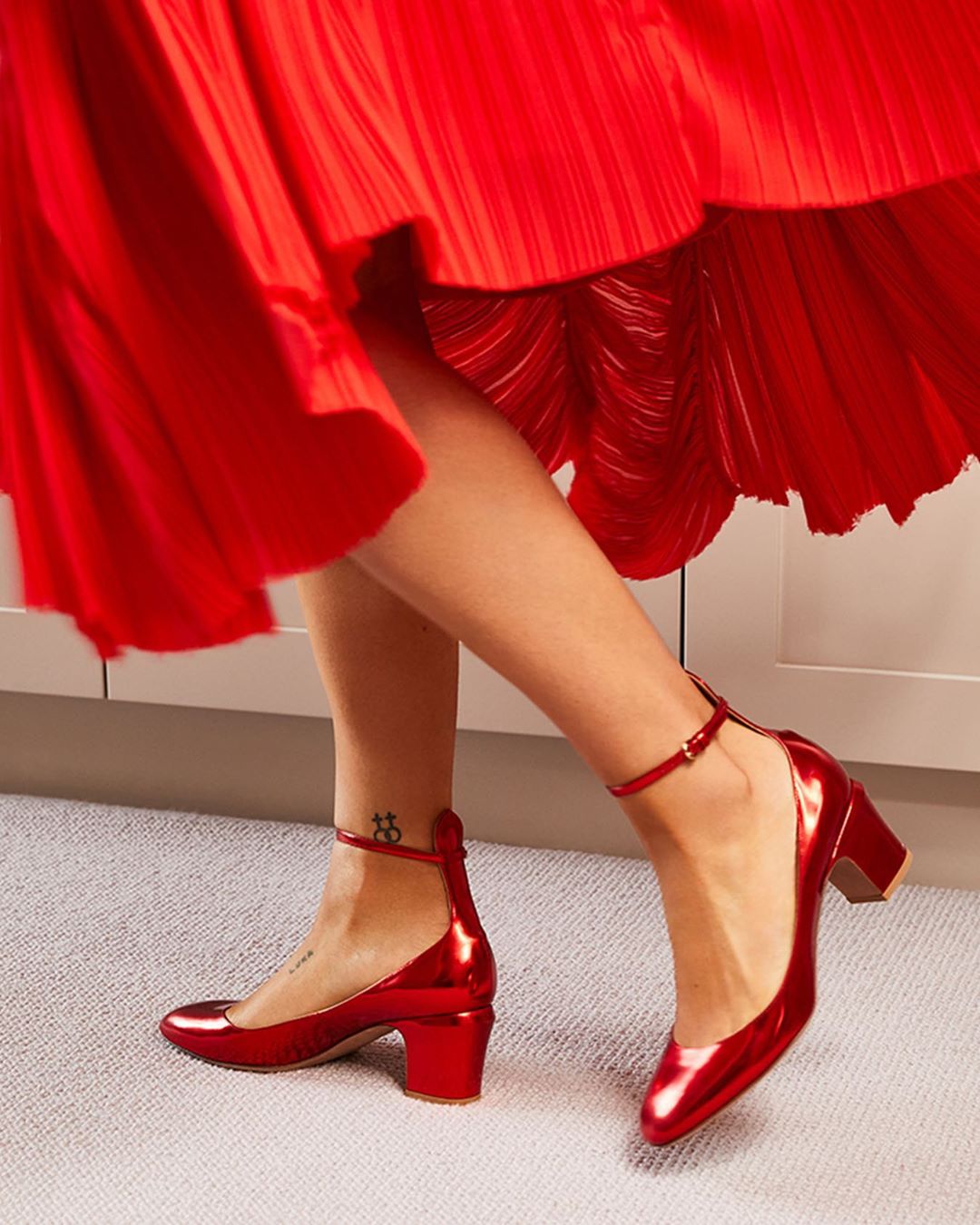 THE OUTNET - Let's dance! @naomishimada loves a bold shoe for the dancefloor and so do we. 

Shop all your favorite Instagram looks, just visit #linkinbio