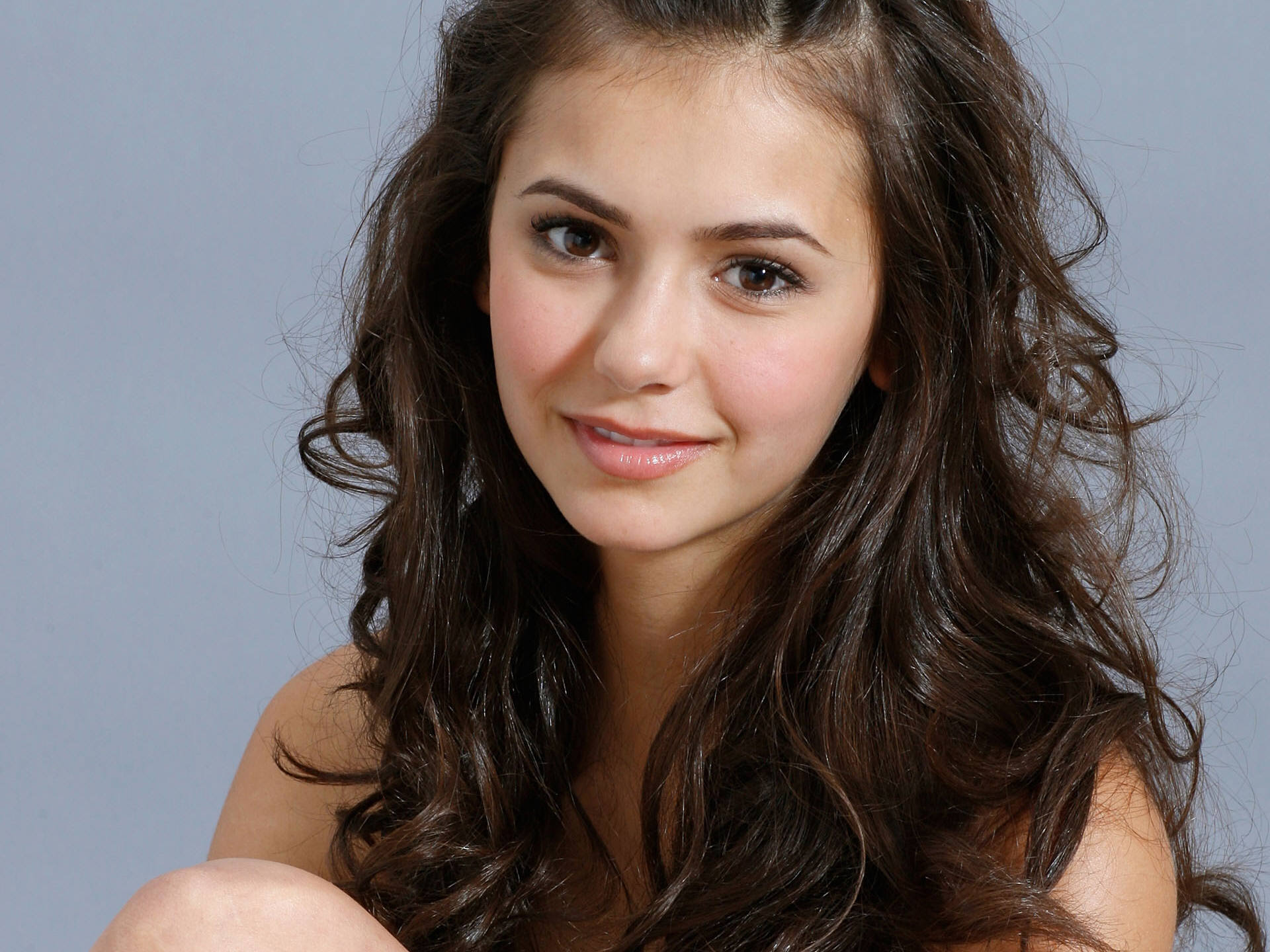 Актрисы младше 25. Nina Dobrev.