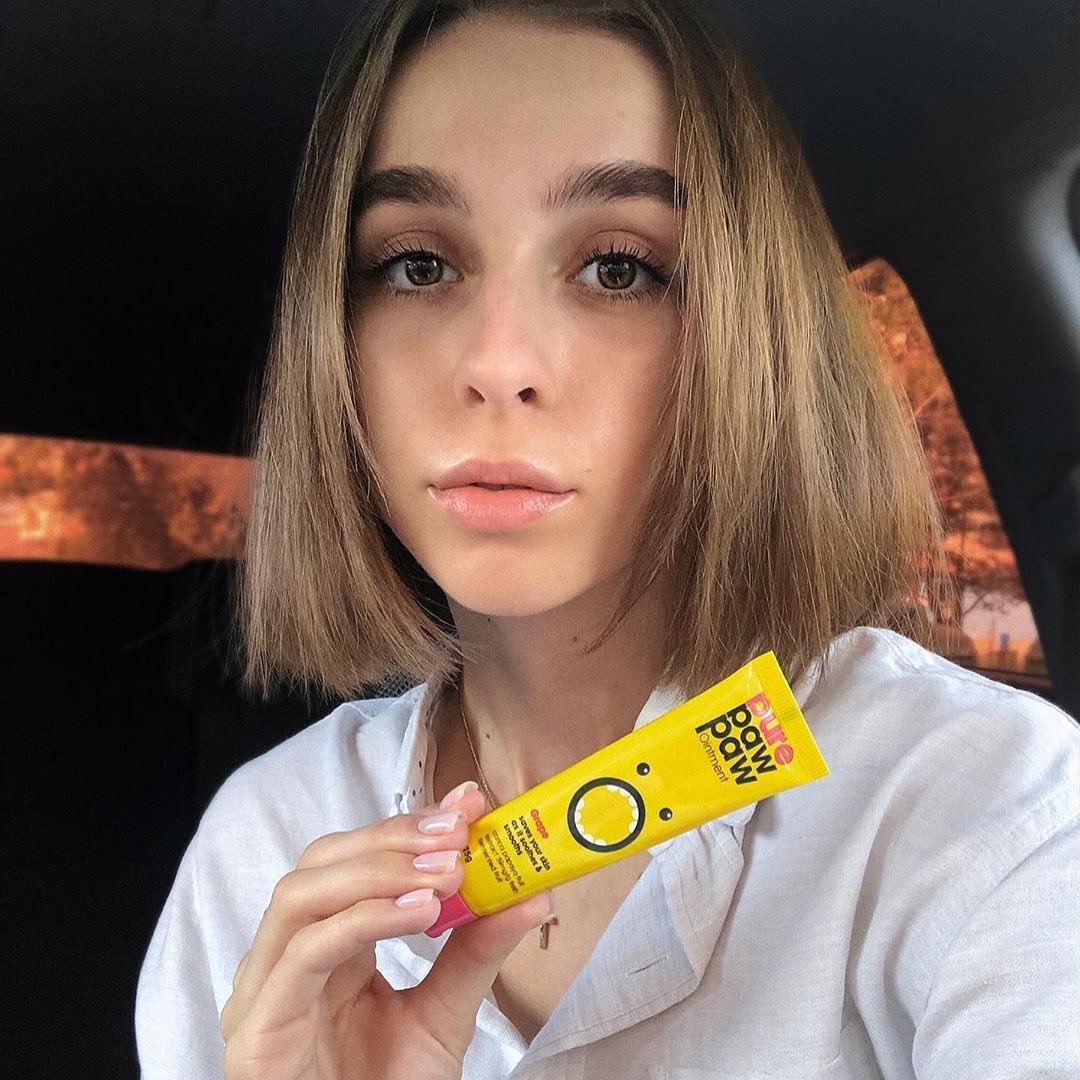 Pure Paw Paw - "You cant see me but i am everywhere! Her lips, her hair, her eyelids, her cuticles and her brows. Yep, everywhere" - Grape 🍇👍🏼
Image: @katesamson 
#multipurpose #purepawpaw #lipservice...