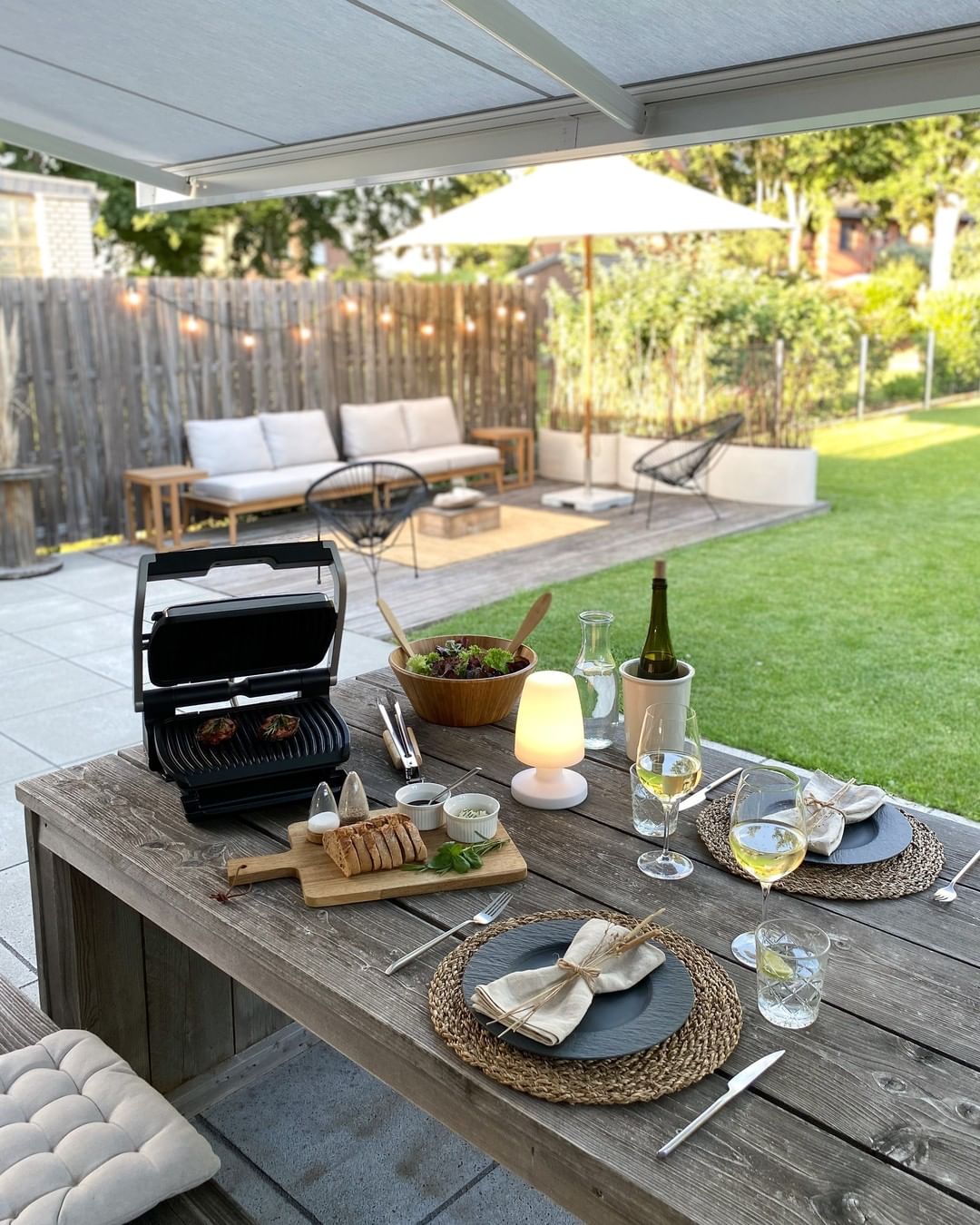 Otto (GmbH & Co KG) - Das perfekte Setting für einen Grillabend zu zweit! 🔥 @wohngoldstueck schafft mit einem Tischgrill und tollen Deko-Elementen eine gemütliche Stimmung. 🥰 Wie sieht dein perfekte...