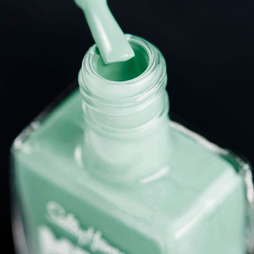 Sally Hansen - The Keepin’ It Real shade is already making waves 🌊. Drop a 🧡 if you’ve tried our Mega Strength Mermaid Vibes collection!