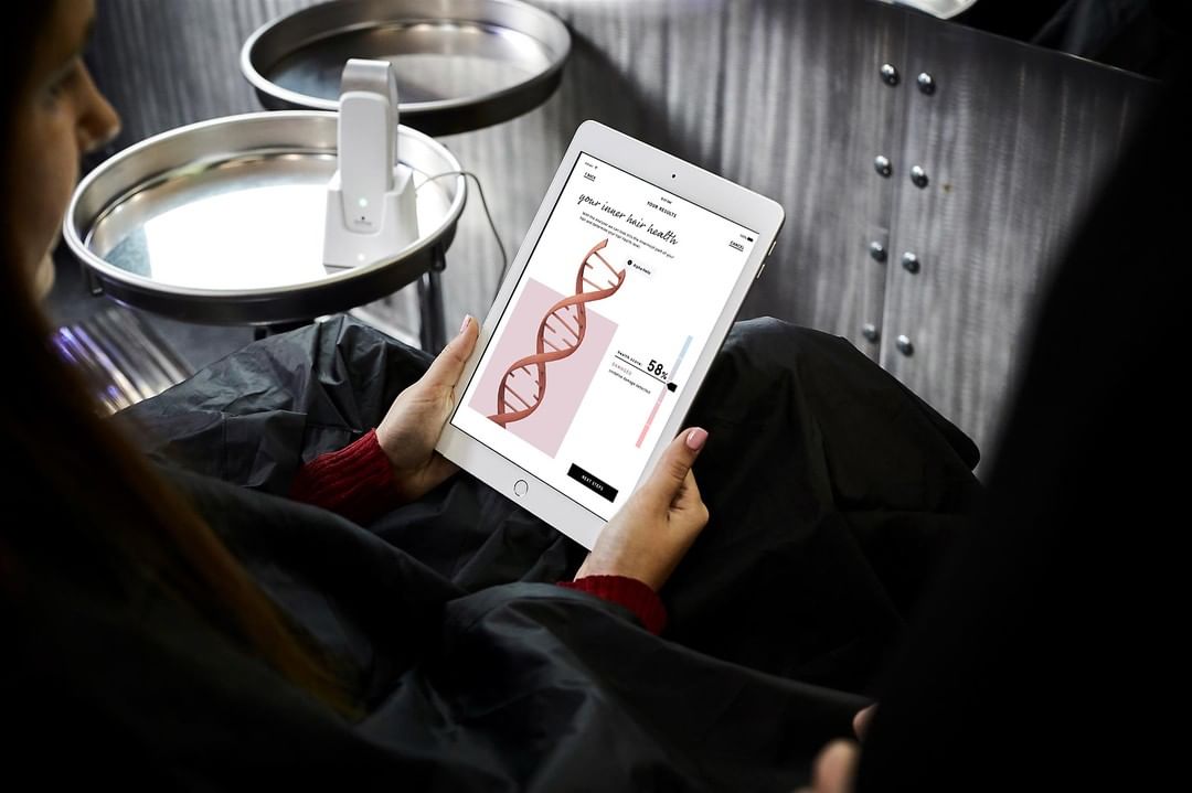 Schwarzkopf Professional - STATE-OF-THE-ART: the #SalonLab app combined with the #SmartAnalyzer provides an individualised hair diagnosis for your clients 📱
#iot #hairrepair #healthyhair #beautytech #...