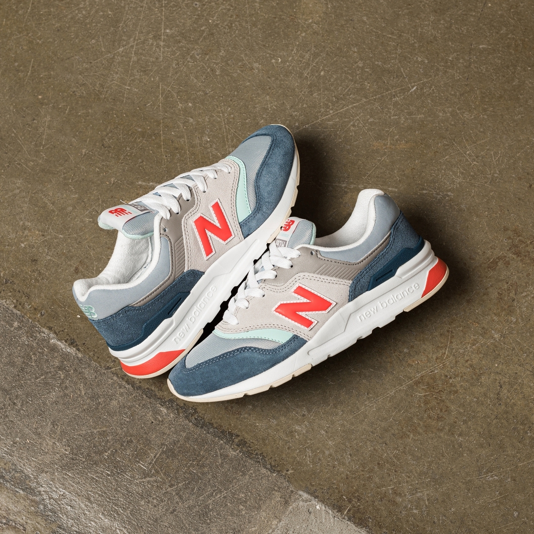 SuperStep - New Balance выпустили первую спортивную модель в далёком '38-ом году, начав путь к пьедесталу лидеров индустрии. Сейчас линейка лайфстайл готова соревноваться на треке стиля и модных тенде...