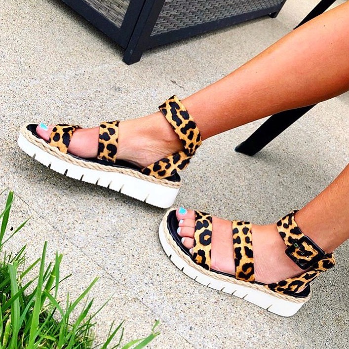 SHOEBACCA.COM - Sporty Summer Sandals are a Must for Chillin’ in the Backyard!☀️@trulytorij 
▪️▪️▪️▪️▪️▪️▪️▪️▪️▪️▪️▪️
#shoebacca
#trulytorij 
#summersandals
#summervibes 
#summertime
#sportysandals
#s...