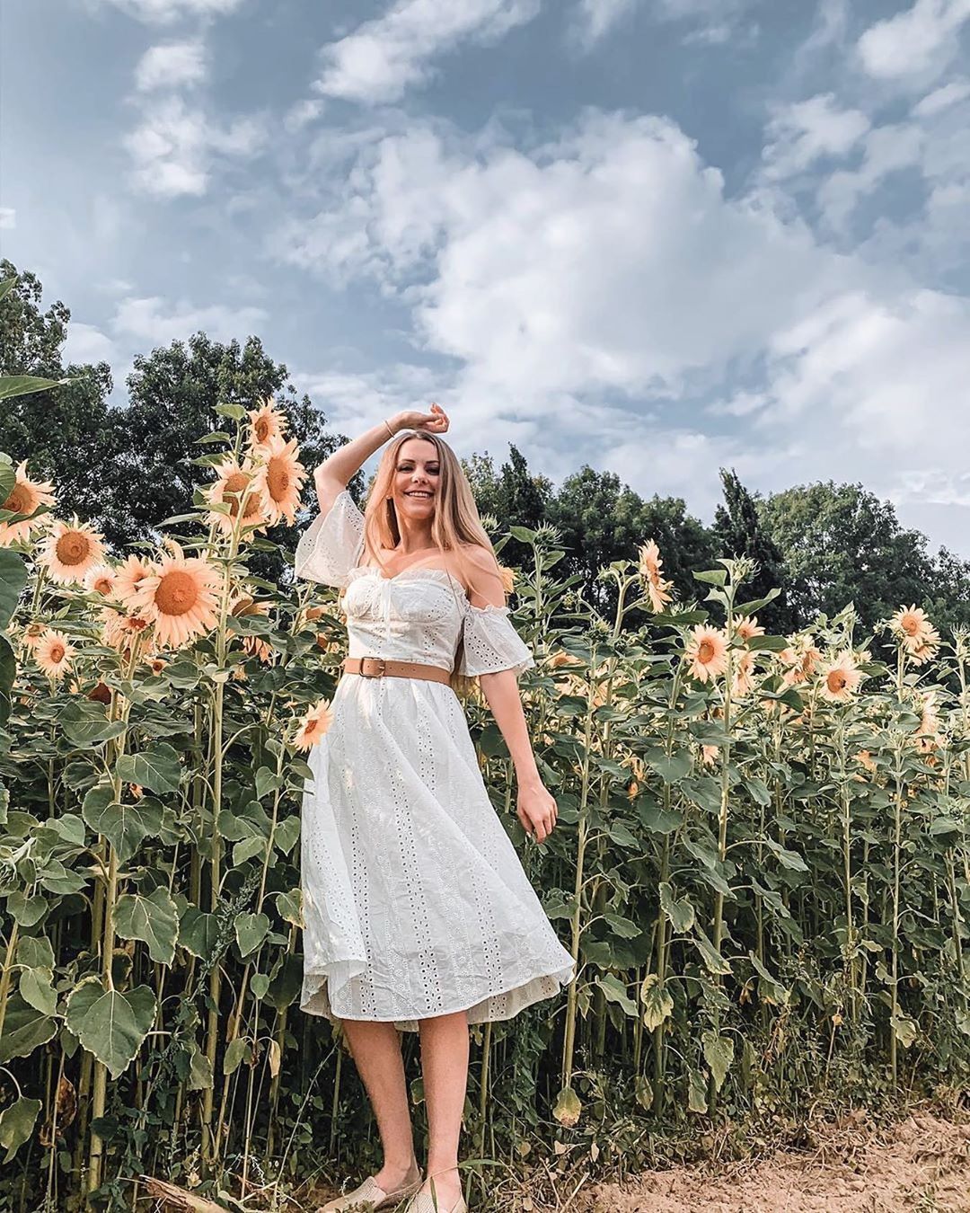 SHEIN.COM - A date with sunshine 🌻  @endlesstravellovee

Shop Item #: 997395

#SHEIN #SHEINgals #SHEINstyle #SHEINsummer #dresses