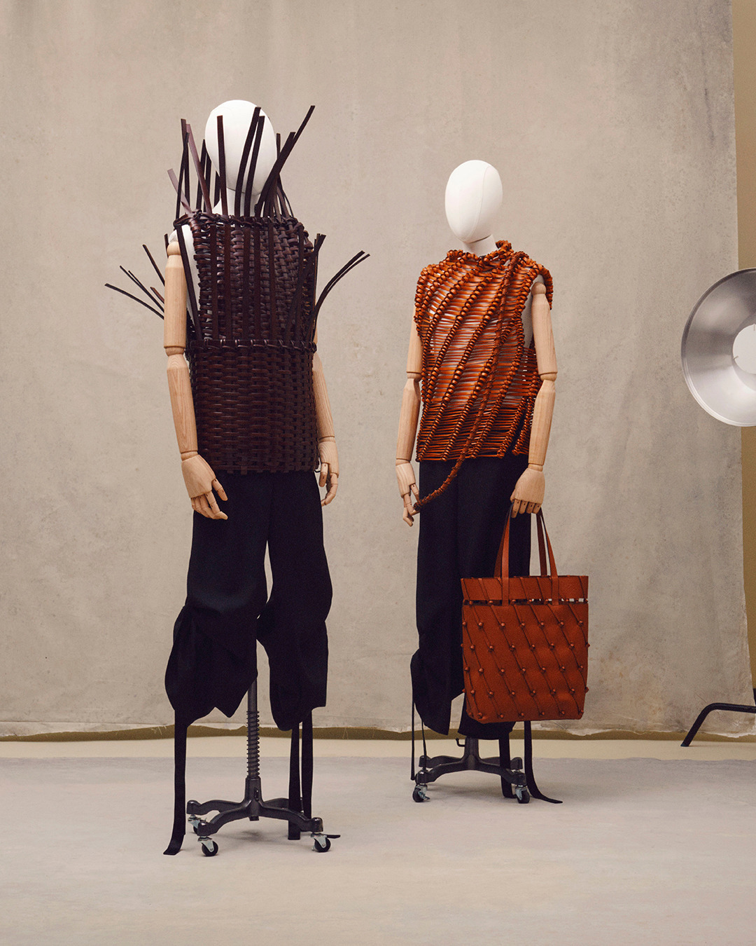 LOEWE - For the LOEWE SS21 Men's collection, tops are handwoven in leather, explored in a film with basketweave artist @Idoia_Cuesta from her studio in Galicia.

Watch the film on IGTV and loewe.com...