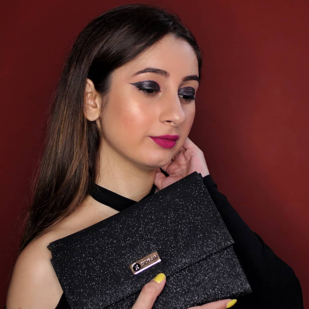 SUGAR Cosmetics - Everything you need for a perfect glam look in a kit. 
In frame: @_sherlen_

The Glam On Kit Includes: 
✨ Matte As Hell Crayon Lipstick 
✨ Smudge Me Not Liquid Lipstick
✨ Contour De...