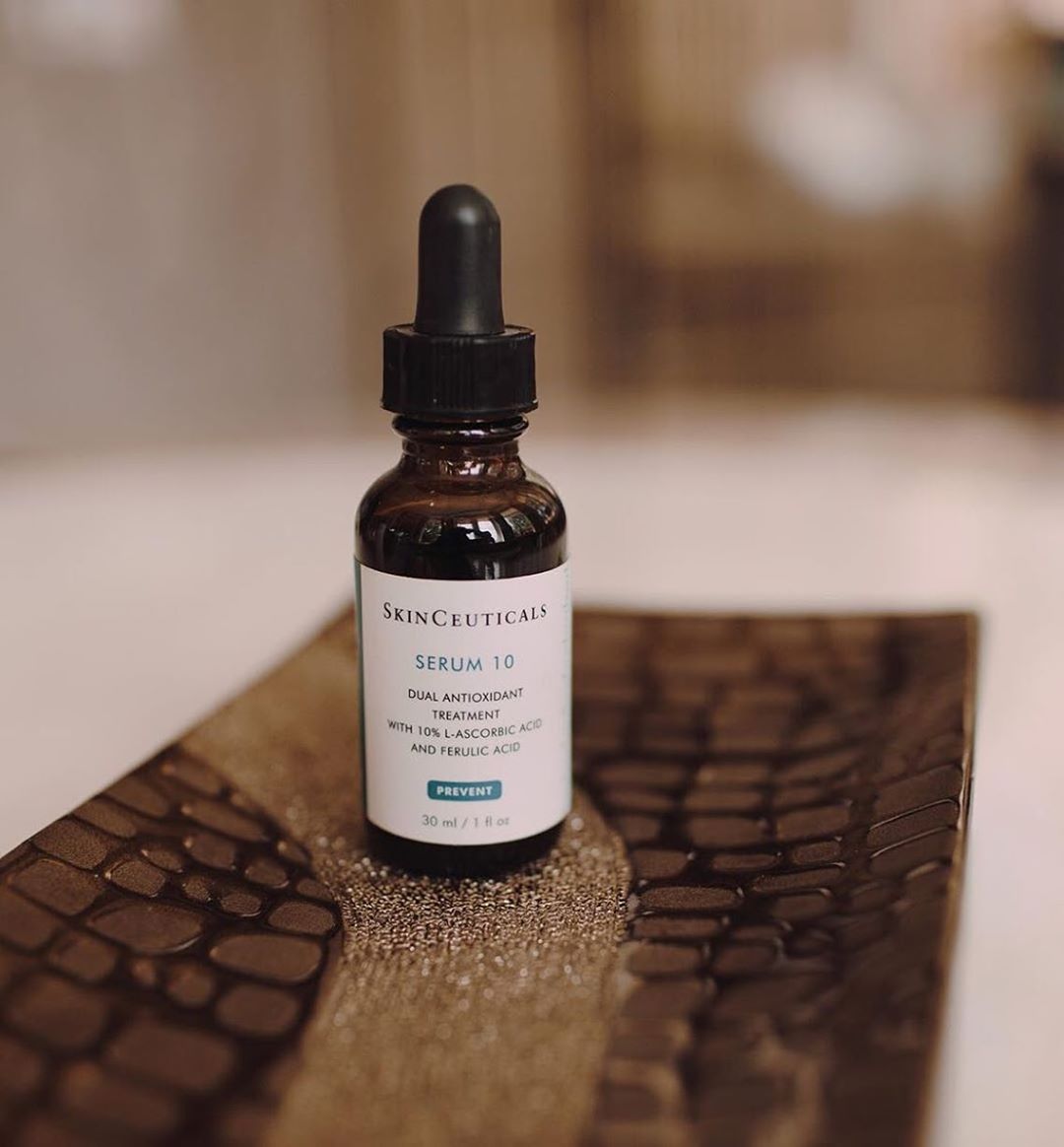 SkinCeuticals Russia - Какое средство по уходу за кожей №1 в вашей косметичке? Врач дерматолог-косметолог Евгения Анненко (Игонченкова) @efi_doctor называет базовой сывороткой - Serum 10 от #SkinCeuti...