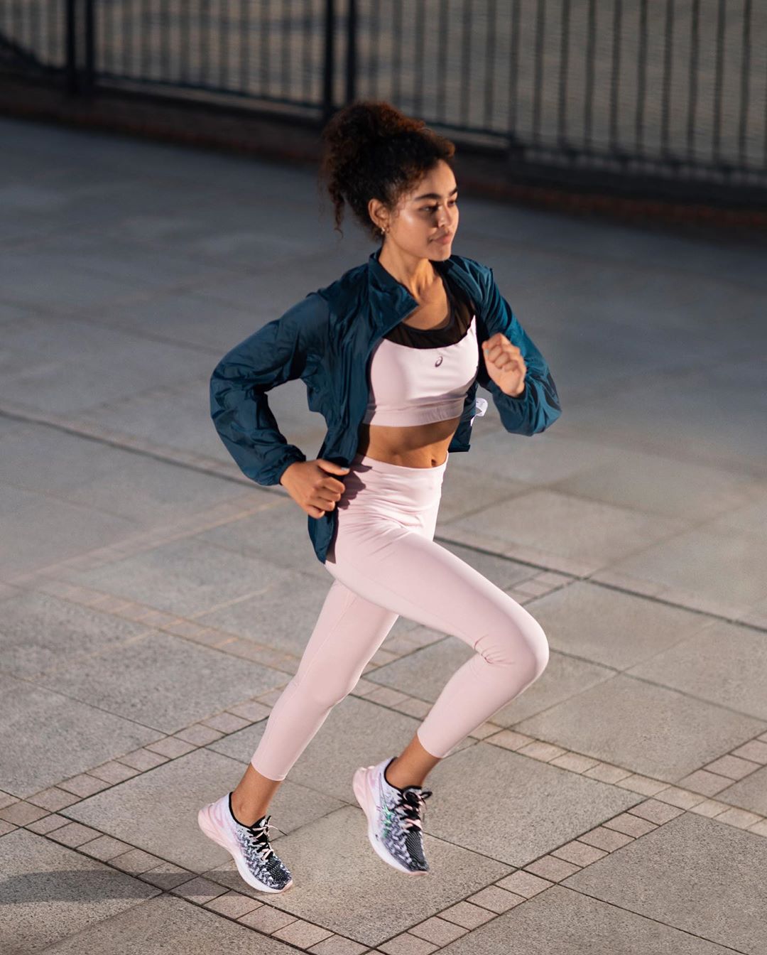 ASICS Europe - The new Women’s Collection is here! 

We asked women around the world why they run. You told us you run to reconnect. To take time for yourself. To tune into your body and clear your mi...