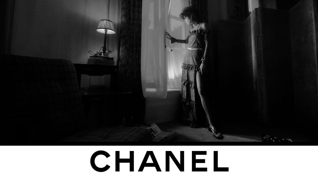 CHANEL - SCENE 3. INTERIOR: BY A WINDOW.
A preview of the CHANEL Spring-Summer 2021 Ready-to-Wear collection with Rianne Van Rompaey, Mica Argañaraz and Louise de Chevigny.
See the show live from Pari...