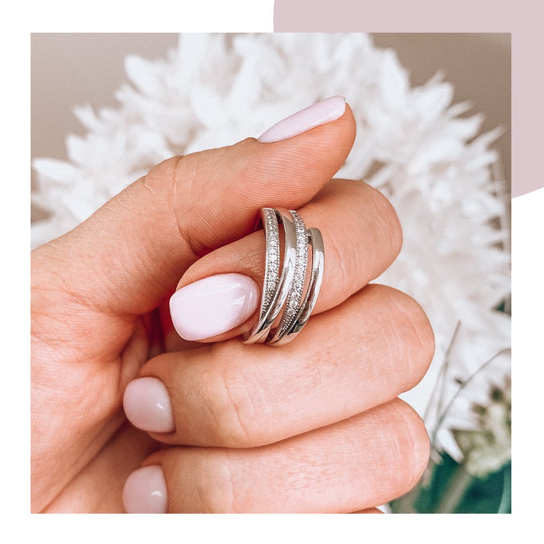 Gold.ua - Весна уже во всю радует нас солнечной погодой ☀️ А мы радуем вас приятными скидками 😋
⠀
Это оригинальное серебряное кольцо сейчас можно купить со скидкой в 75% 🔥
⠀
Больше о кольце узнает...