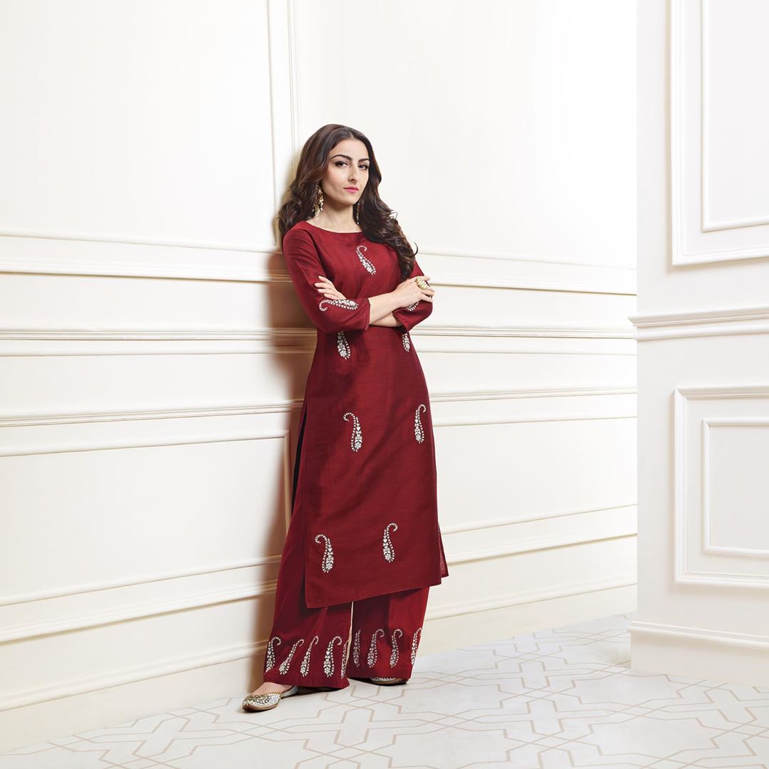 MYNTRA - Showcase your unique style with this lively maroon kurta set from @houseofpataudi 
Tune in to Myntra’s "Big Fashion Festival", from 16th - 22nd October, India’s Biggest Fashion Festival that...