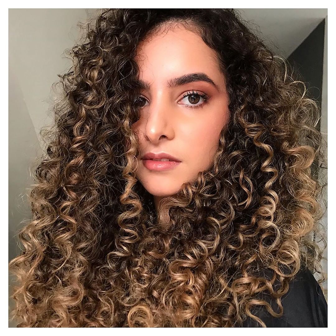 L'Oréal Professionnel Paris - Hair by @barbararabelo_ 🇧🇷
.
🇺🇸/🇬🇧 Dia light is the perfect answer to all neutralization issues even on the darkest bases!
With its low ph formula:
➡ It balances hair aft...