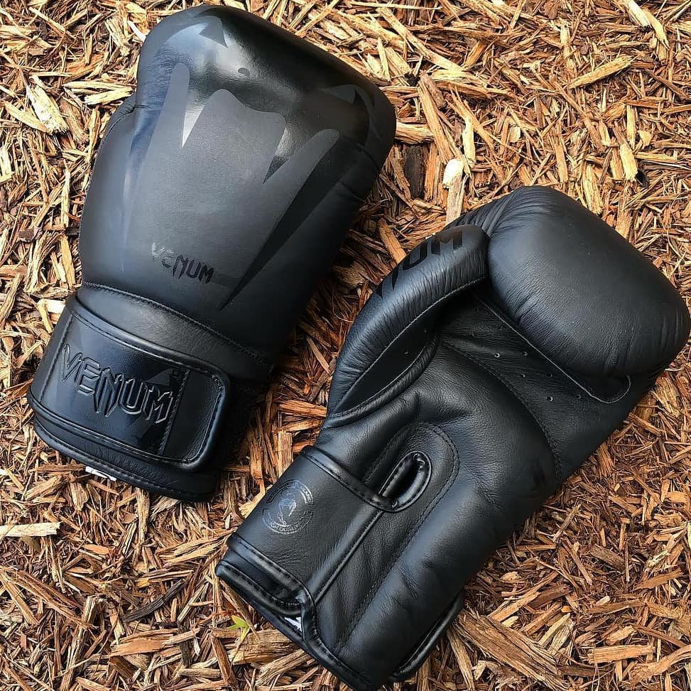 ROCKY-SHOP - Уже третье поколение классики от Venum👊💥 Боксерские перчатки Giant 3.0. Сделаны из натуральной кожи, вручную в Тайланде. Исключительный комфорт и качество. Цена 9890₽. Дополнительная скид...