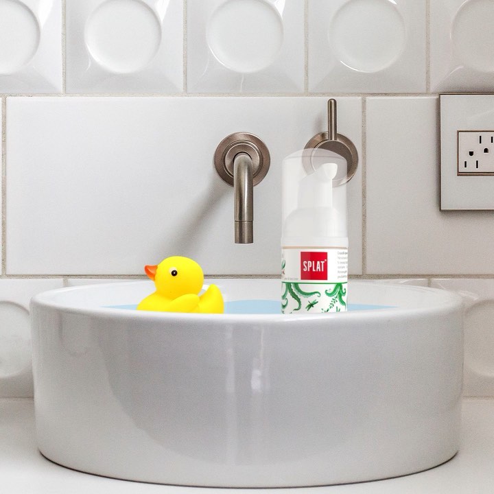 SPLAT - Можно долго смотреть, как течёт вода, но так делать не стоит 💧 Вы умылись и потратили от 7 до 11 литров. Много, не правда ли? А что вы скажете, когда узнаете, что это расход только за одну мин...