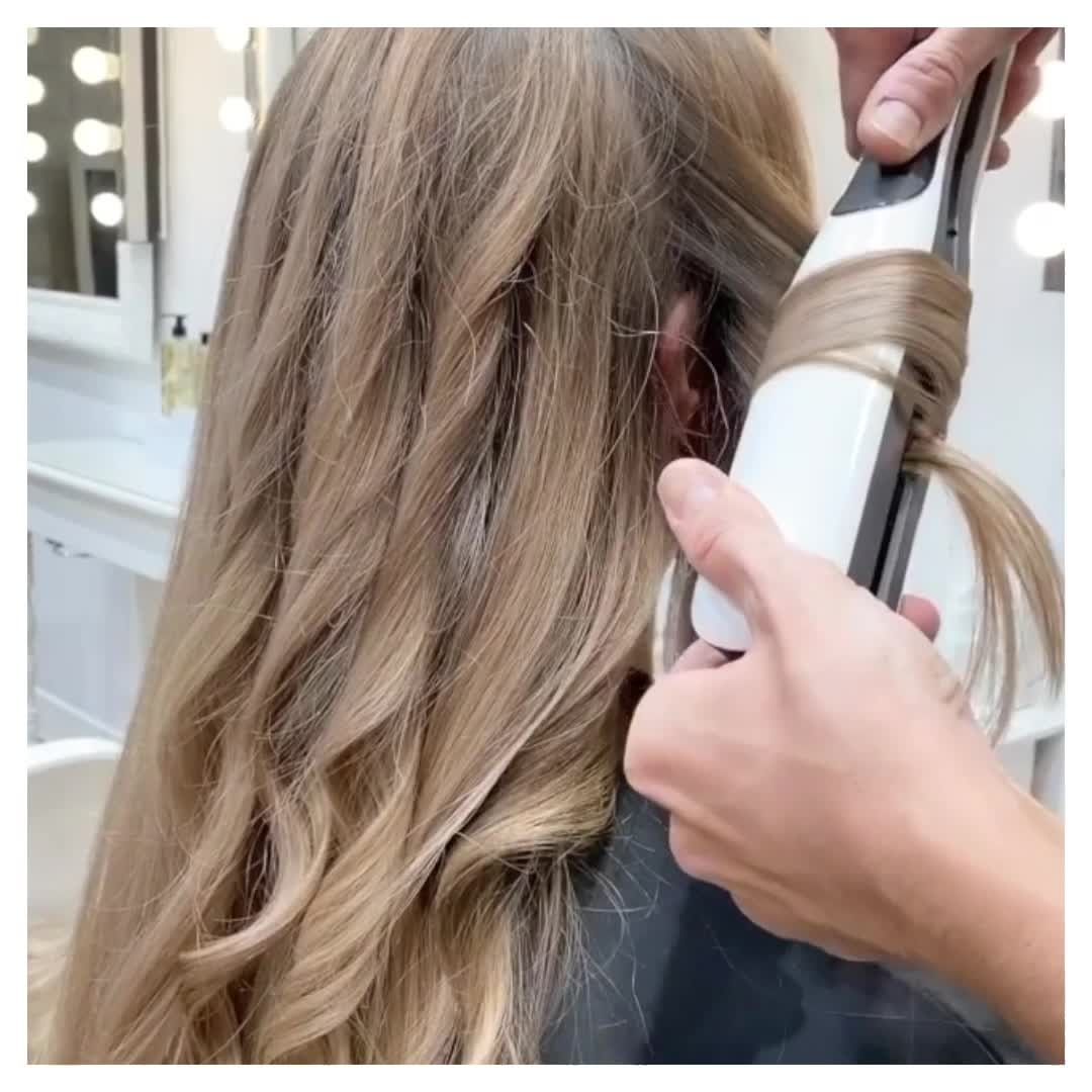 L'Oréal Professionnel Paris - Hair by @pierrickberinger 🇫🇷
.
🇺🇸/🇬🇧 Thanks to its new 360° rotative cord, Steampod 3.0 is THE answer to all your hairstyling wishes: Glass hair, S-Waves, 2-Wave, Blowdry...